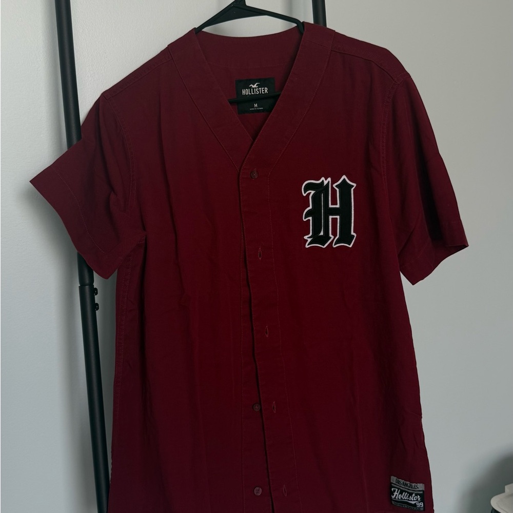 Hollister Men’s Maroon Button-Up Baseball Jersey with H Script Patch